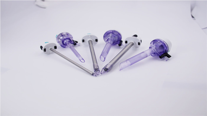 El impacto de los métodos de esterilisobre los componentes termoplásticos en instrumentos quirúrlaparode un solo uso